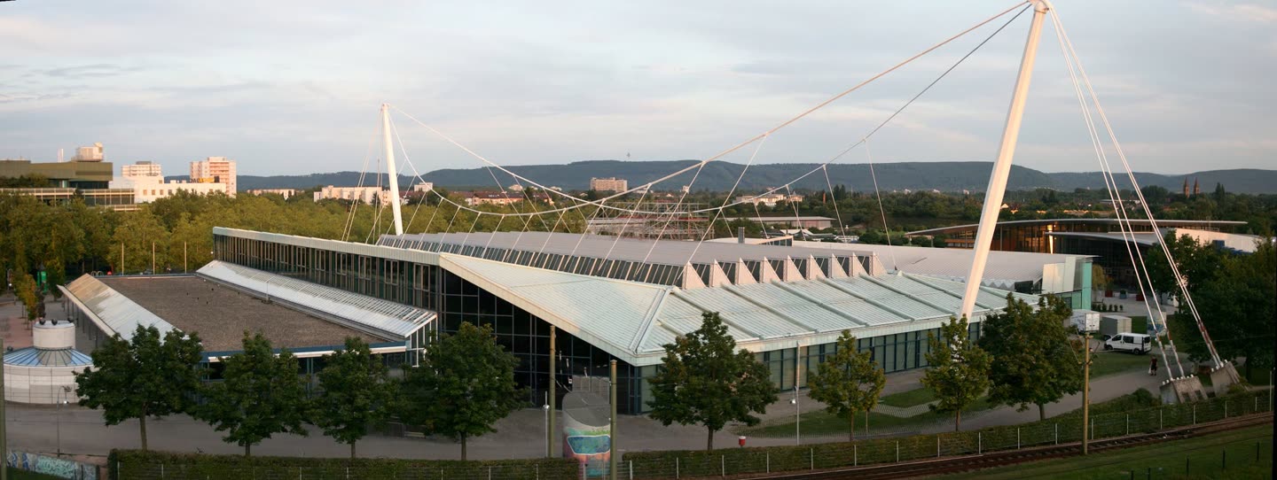 Die Europahalle Karlsruhe von aussen