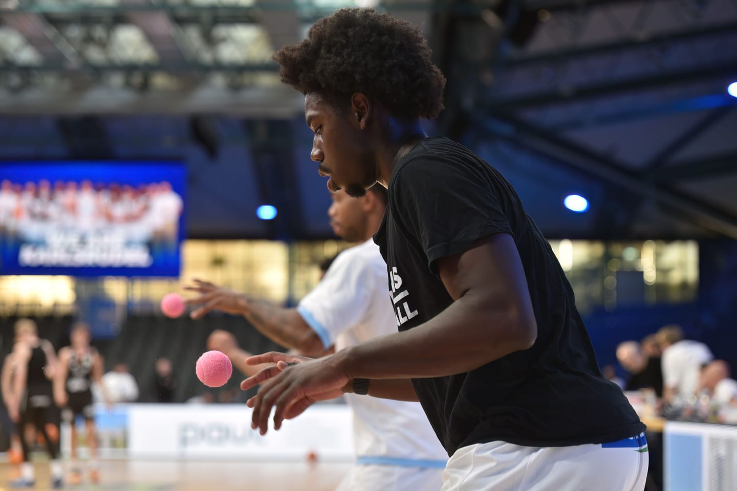 Aufwärmen der LIONS vor dem Heimspiel in der Europahalle