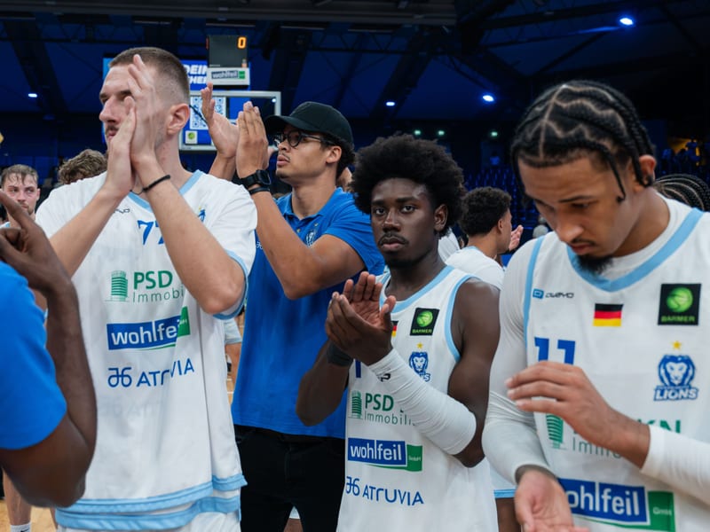 Die LIONS bedanken sich nach dem Saisonauftakt bei ihren Fans