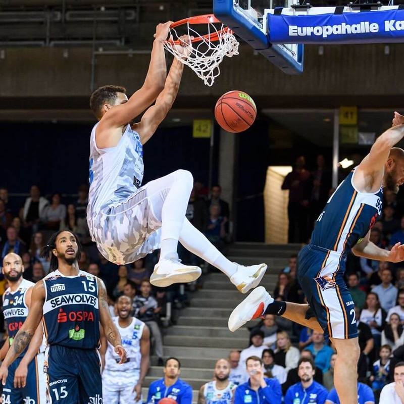 LIONS MIT DÄMPFER GEGEN ROSTOCK