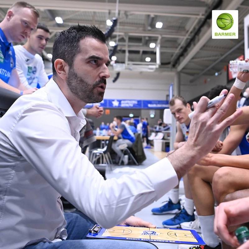 LIONS ZIEHEN KÜRZEREN BEIM DERBY