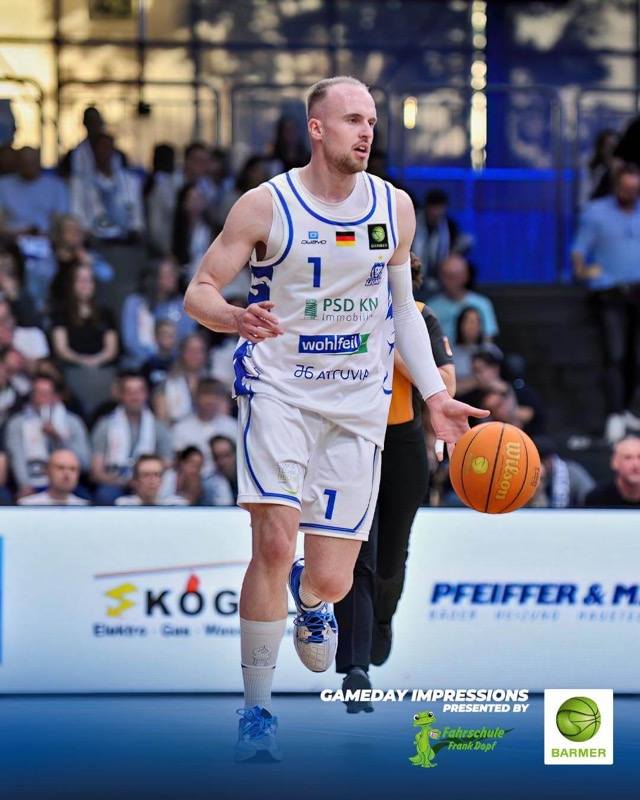 BASKETBALL-PARTY IM LÖWENKÄFIG